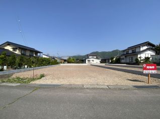建築条件なし 六川分譲地「に」の区画! 駅、小・中学校アクセス良好な宅地!1200万円(約18万円/坪)
約220㎡(約66.5坪)当社で建築される方には、1100万円(約16.5万円/坪)で販売致します。